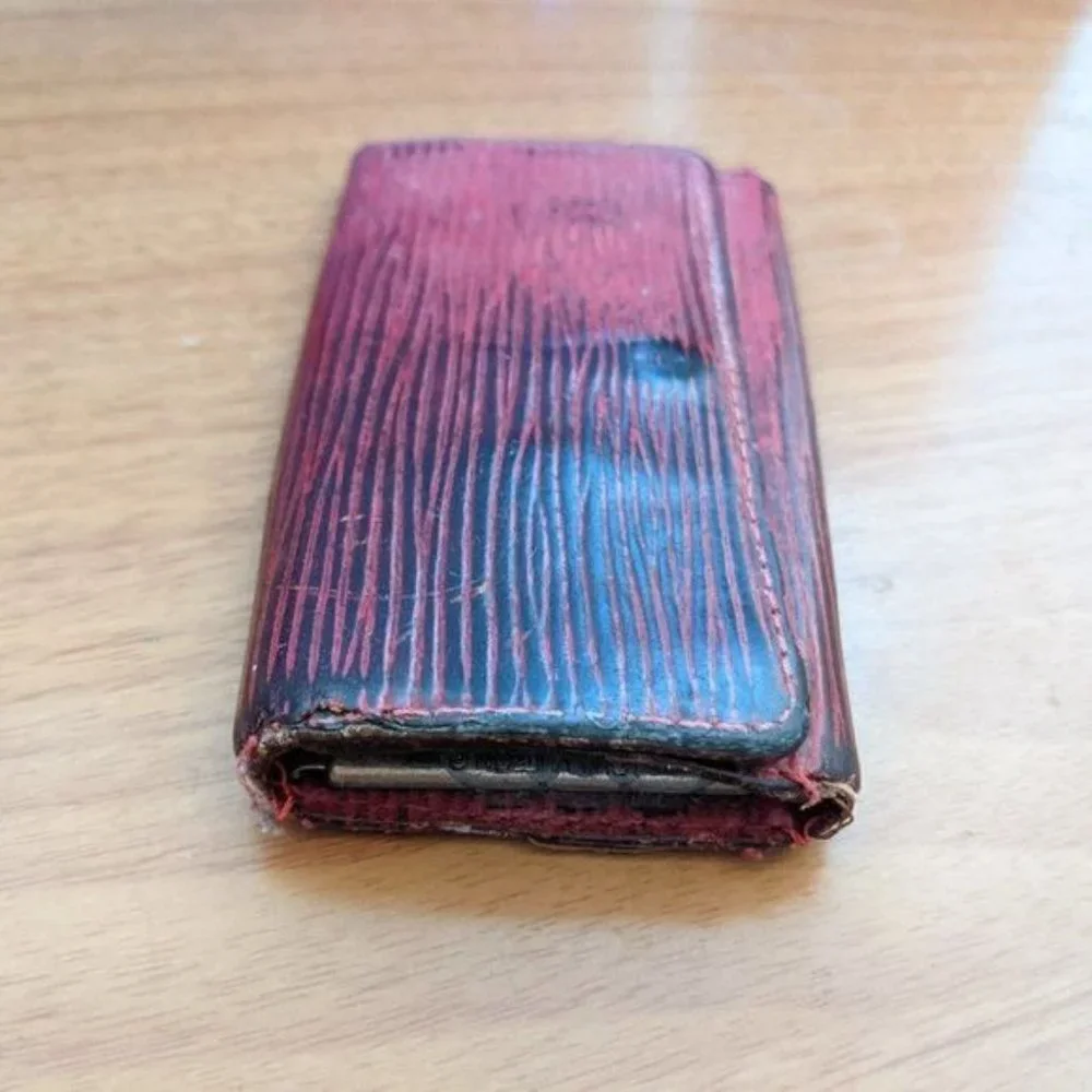 Louis Vuitton Epi Key Holder/Wallet #512💥PRICE DROP💥